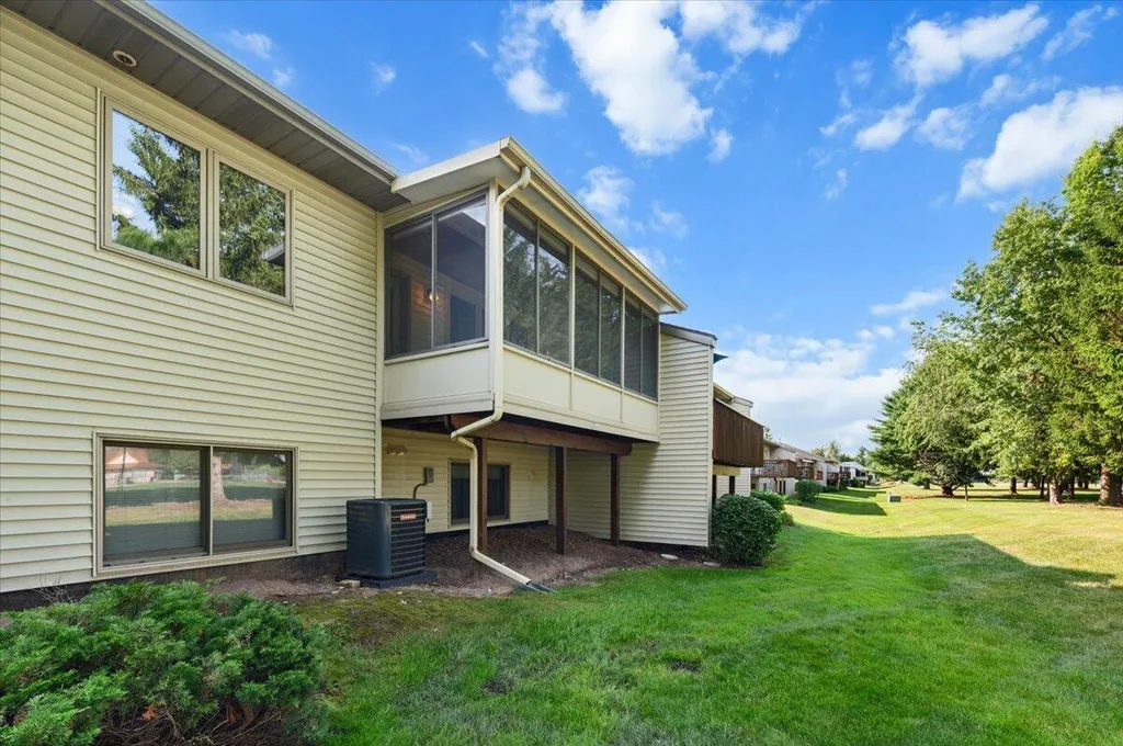 2506 Falcon Pointe Drive NW Walker City MI 49534