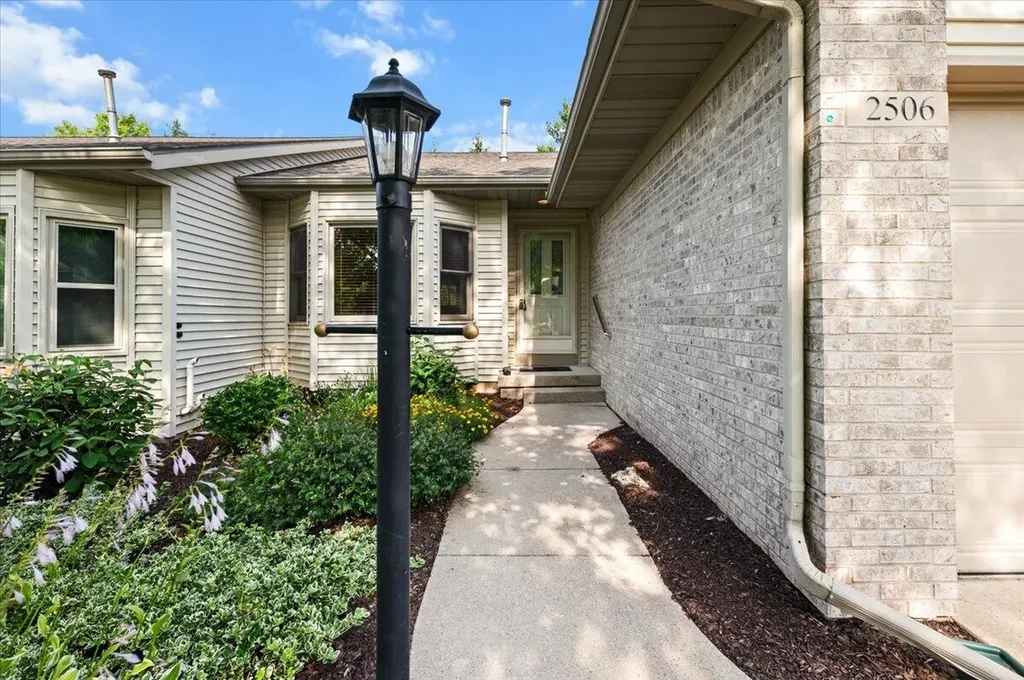 2506 Falcon Pointe Drive NW Walker City MI 49534