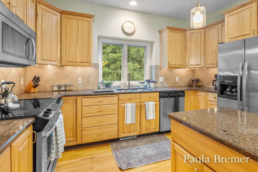 5429 Grand Valley Court NE Ada Township MI 49301