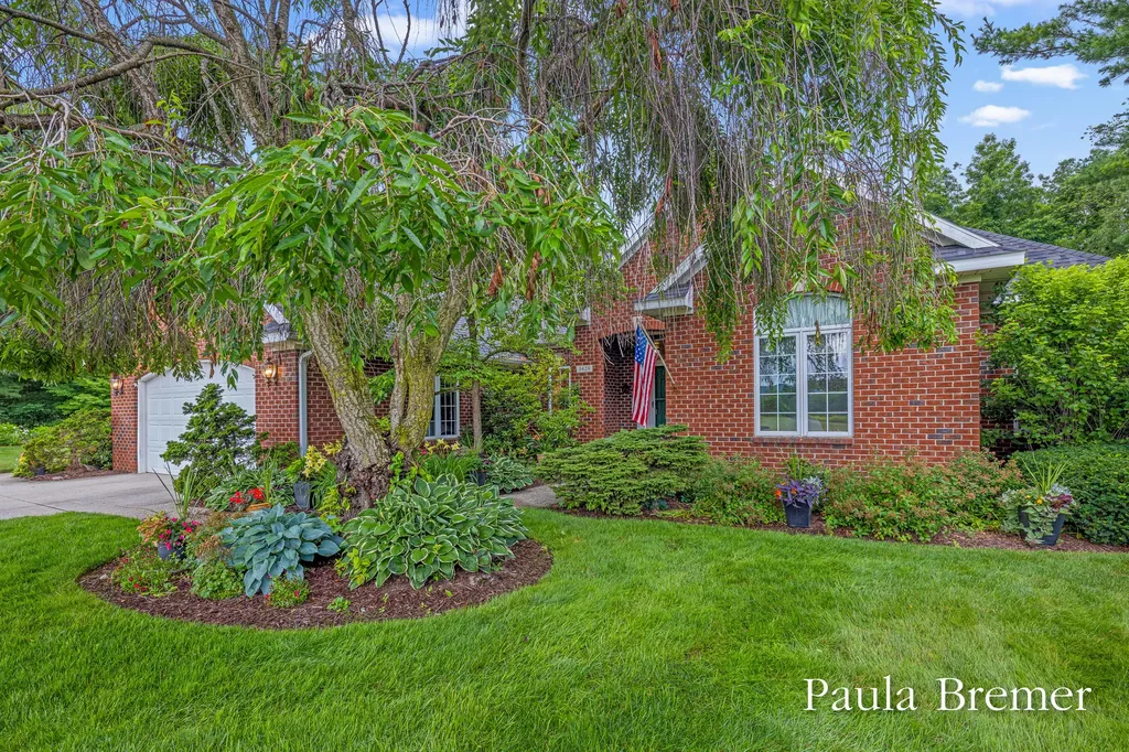 5429 Grand Valley Court NE Ada Township MI 49301