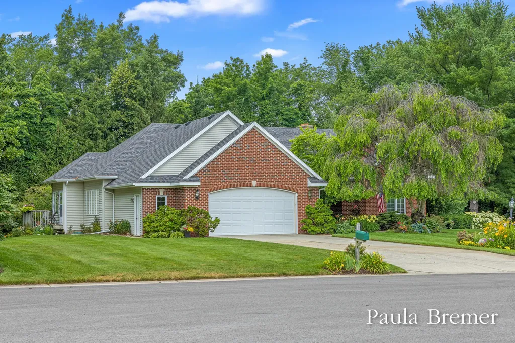 5429 Grand Valley Court NE Ada Township MI 49301