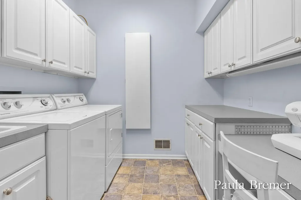 5429 Grand Valley Court NE Ada Township MI 49301