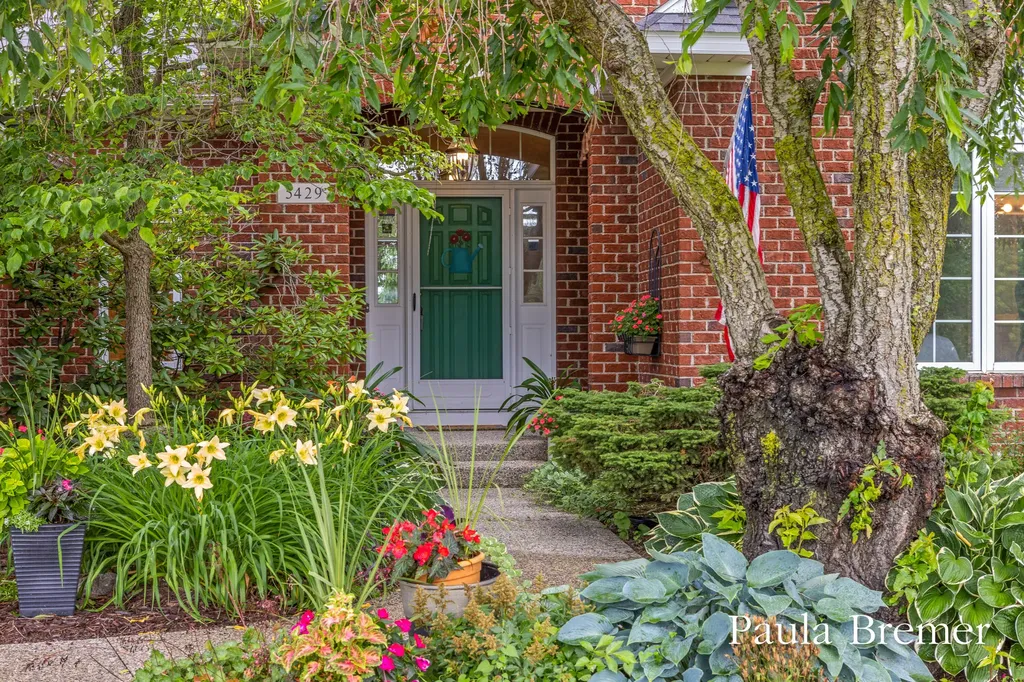 5429 Grand Valley Court NE Ada Township MI 49301