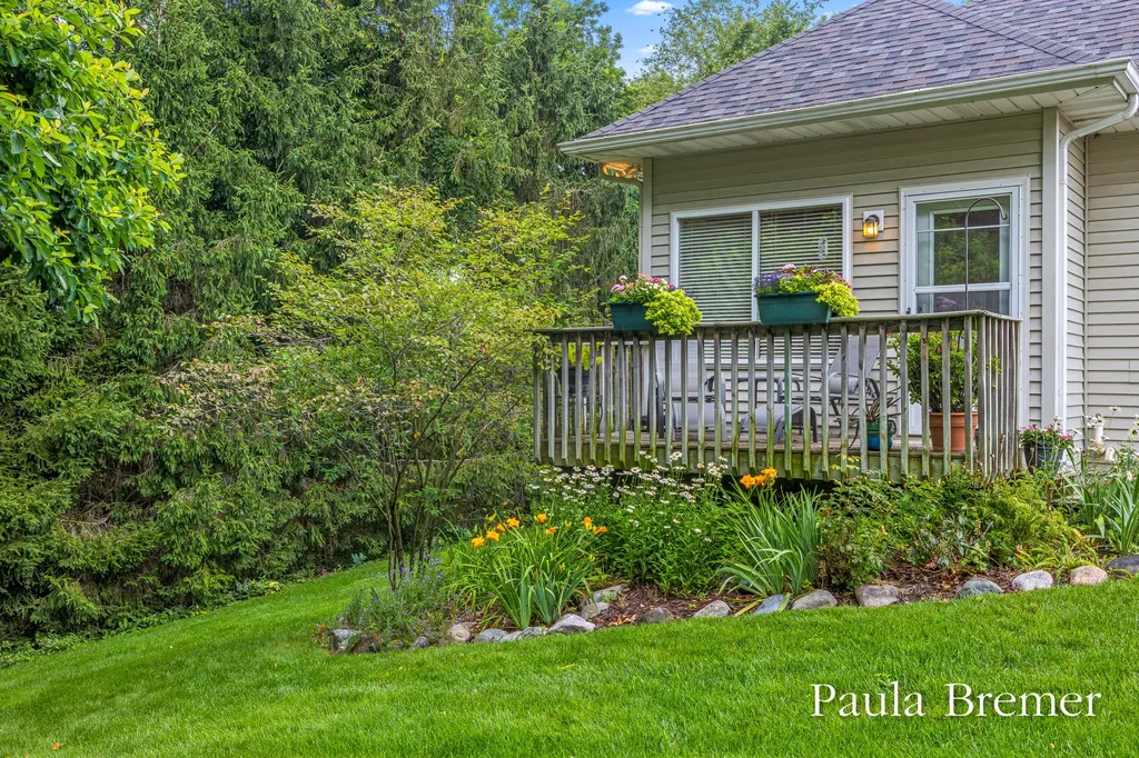 5429 Grand Valley Court NE Ada Township MI 49301