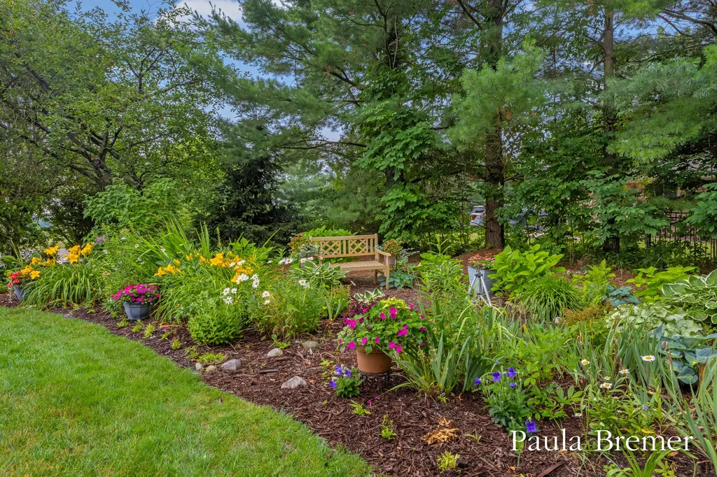 5429 Grand Valley Court NE Ada Township MI 49301