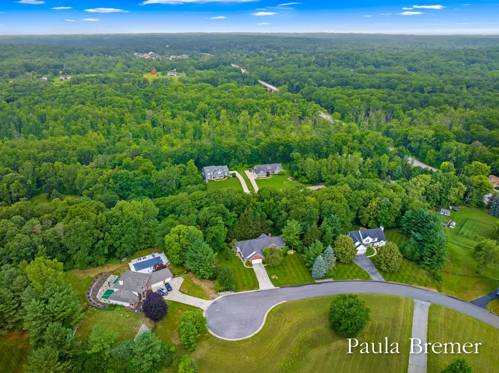 5429 Grand Valley Court NE Ada Township MI 49301