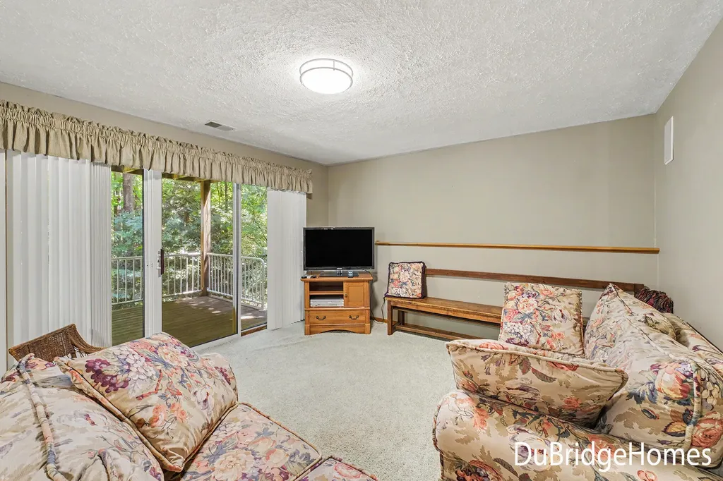 4256 Valley Hollow Drive NE Plainfield Charter Township MI 49525