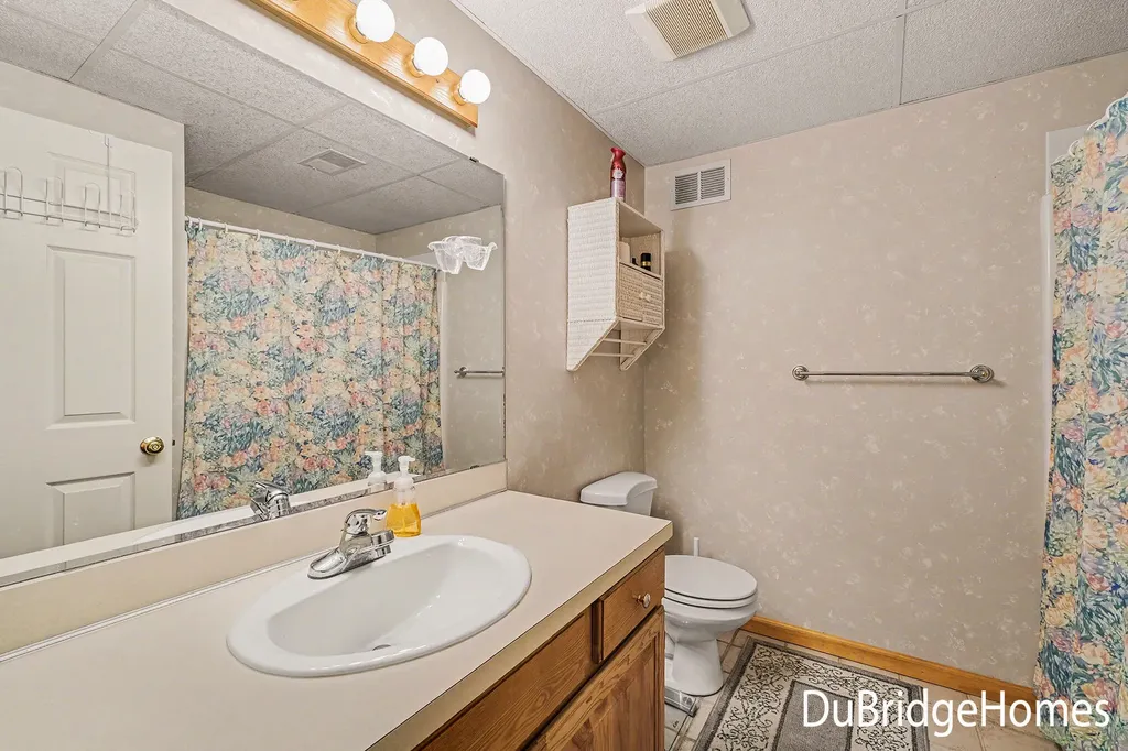 4256 Valley Hollow Drive NE Plainfield Charter Township MI 49525