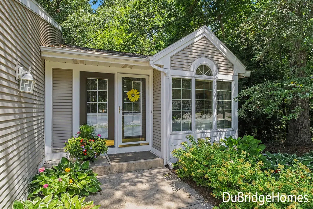 4256 Valley Hollow Drive NE Plainfield Charter Township MI 49525