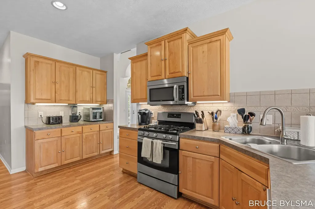 6100 Sunningdale Drive Georgetown Charter Township MI 49426