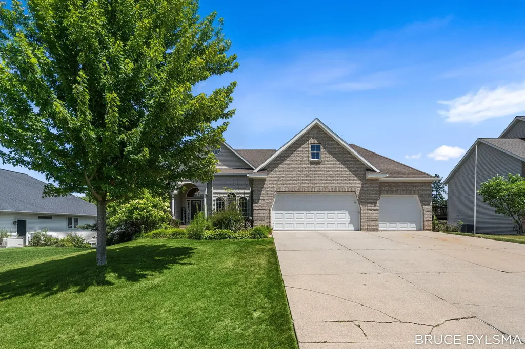 6100 Sunningdale Drive Georgetown Charter Township MI 49426