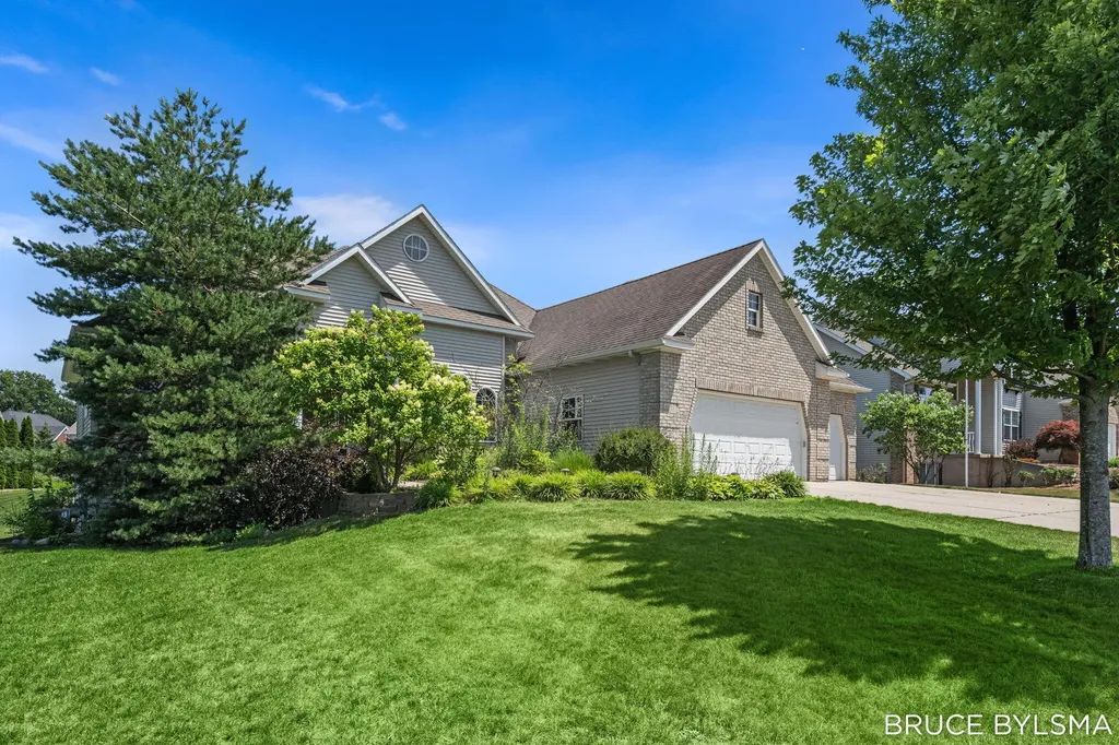 6100 Sunningdale Drive Georgetown Charter Township MI 49426