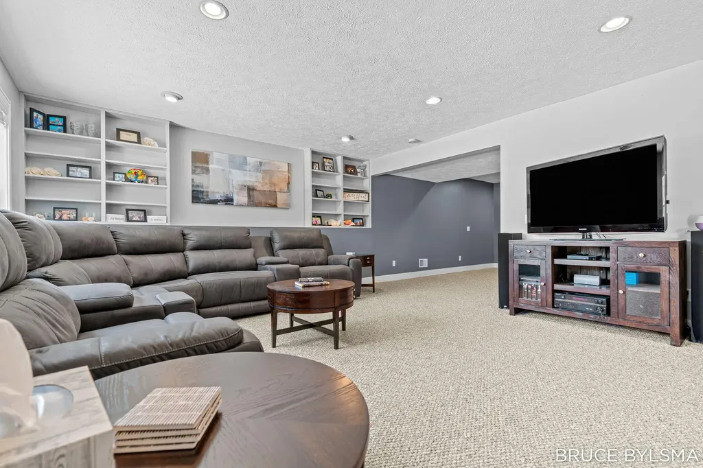 6100 Sunningdale Drive Georgetown Charter Township MI 49426