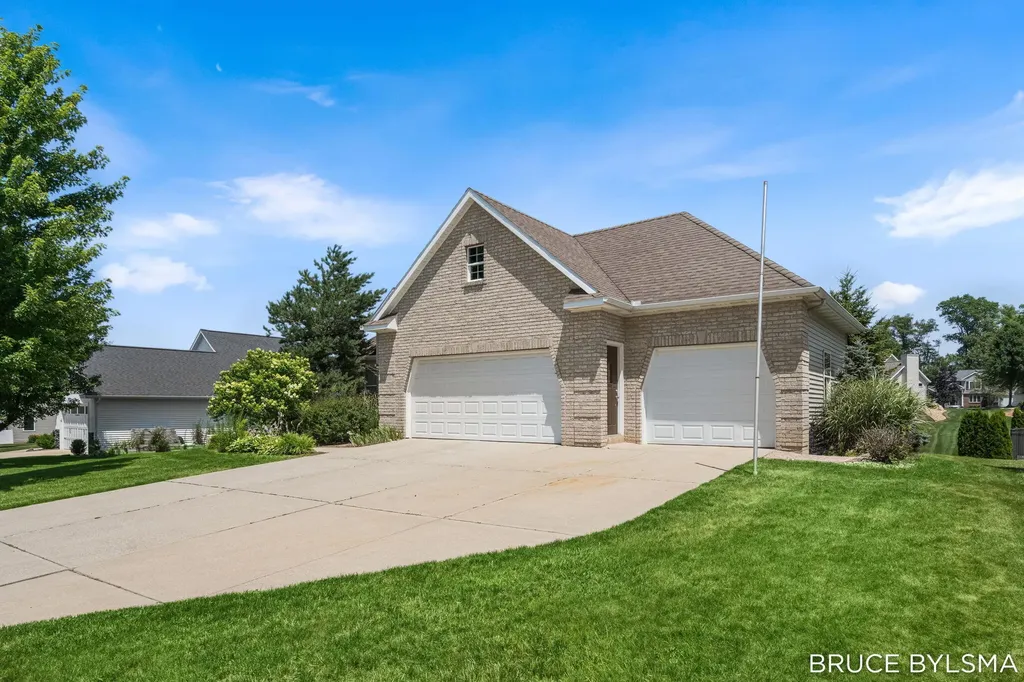 6100 Sunningdale Drive Georgetown Charter Township MI 49426