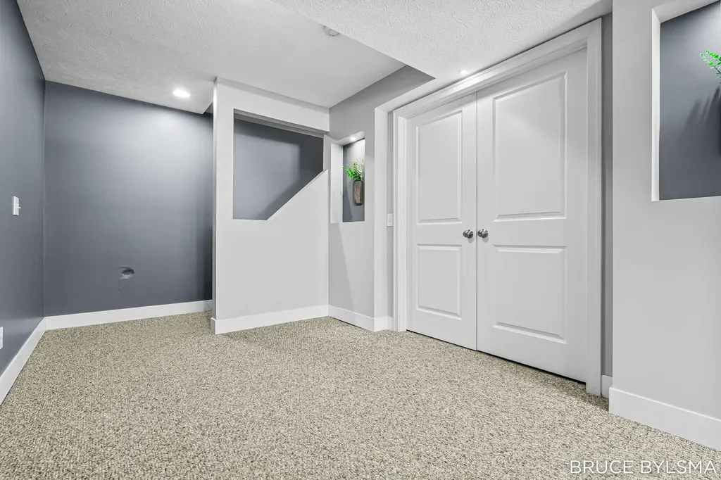 6100 Sunningdale Drive Georgetown Charter Township MI 49426