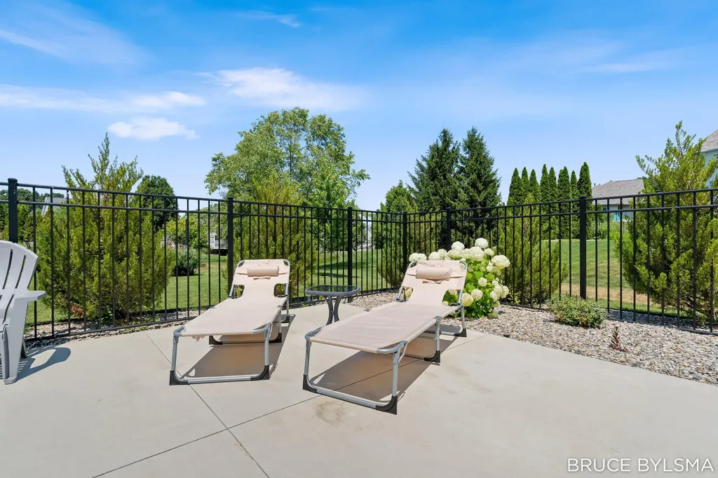 6100 Sunningdale Drive Georgetown Charter Township MI 49426