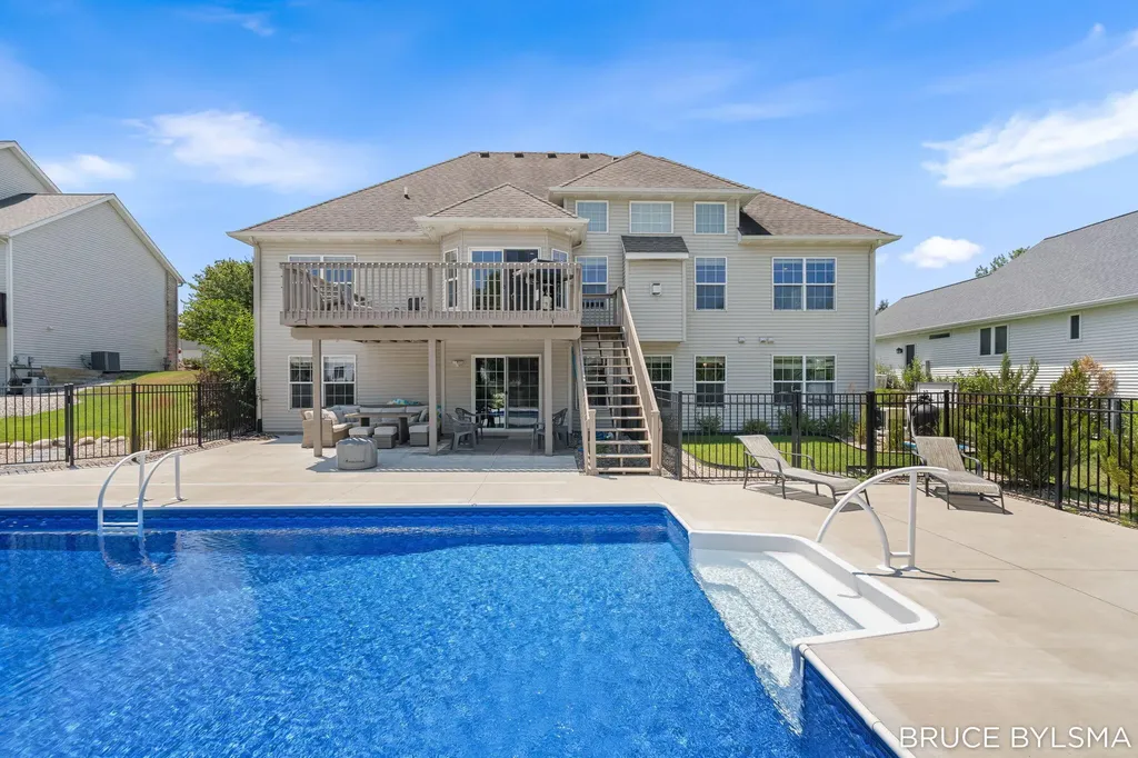 6100 Sunningdale Drive Georgetown Charter Township MI 49426