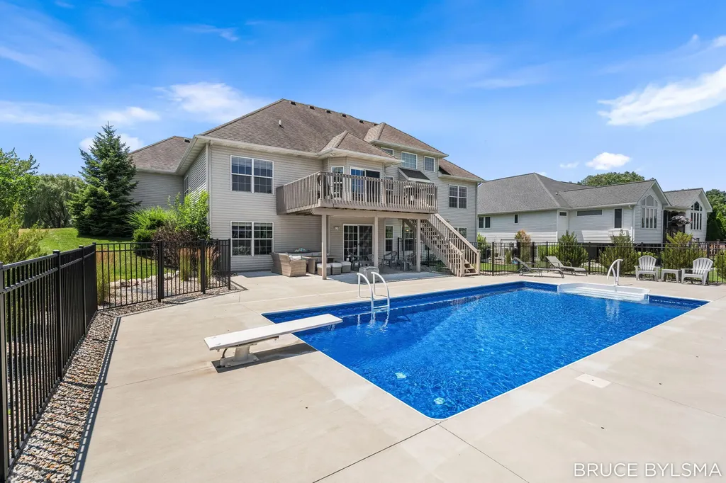 6100 Sunningdale Drive Georgetown Charter Township MI 49426