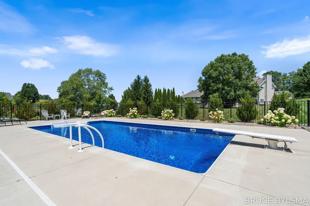 6100 Sunningdale Drive Georgetown Charter Township MI 49426