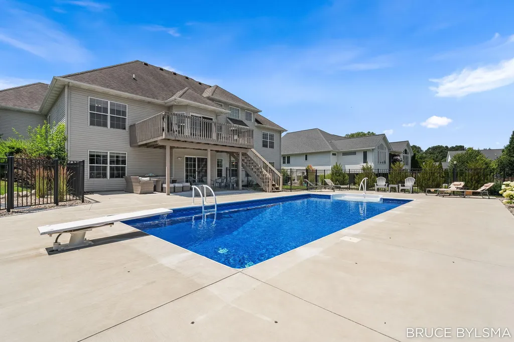 6100 Sunningdale Drive Georgetown Charter Township MI 49426