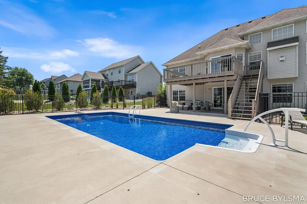 6100 Sunningdale Drive Georgetown Charter Township MI 49426