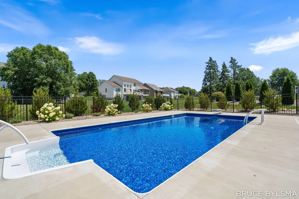 6100 Sunningdale Drive Georgetown Charter Township MI 49426
