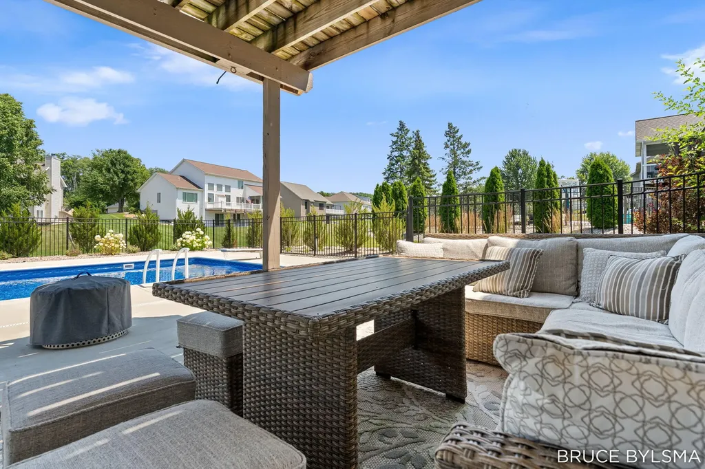 6100 Sunningdale Drive Georgetown Charter Township MI 49426