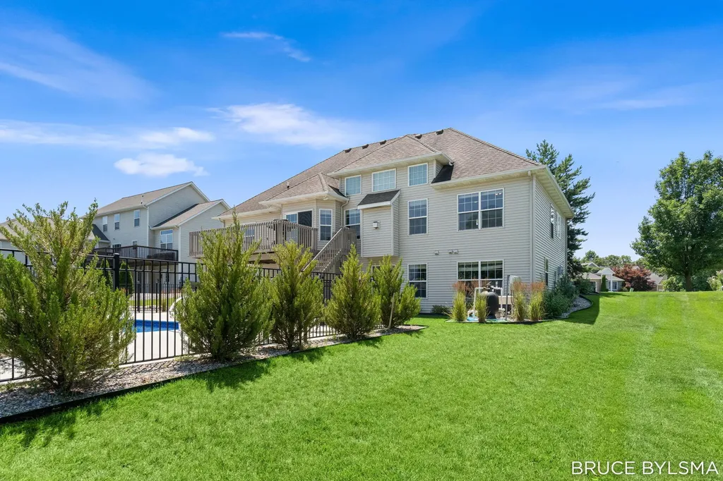 6100 Sunningdale Drive Georgetown Charter Township MI 49426