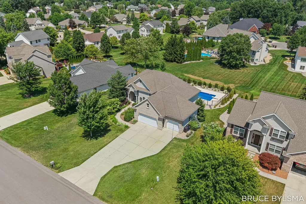 6100 Sunningdale Drive Georgetown Charter Township MI 49426
