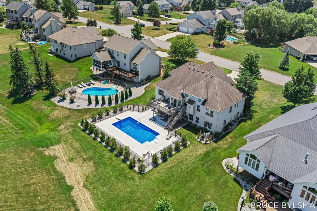 6100 Sunningdale Drive Georgetown Charter Township MI 49426