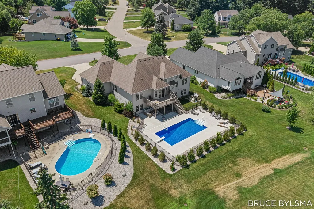 6100 Sunningdale Drive Georgetown Charter Township MI 49426