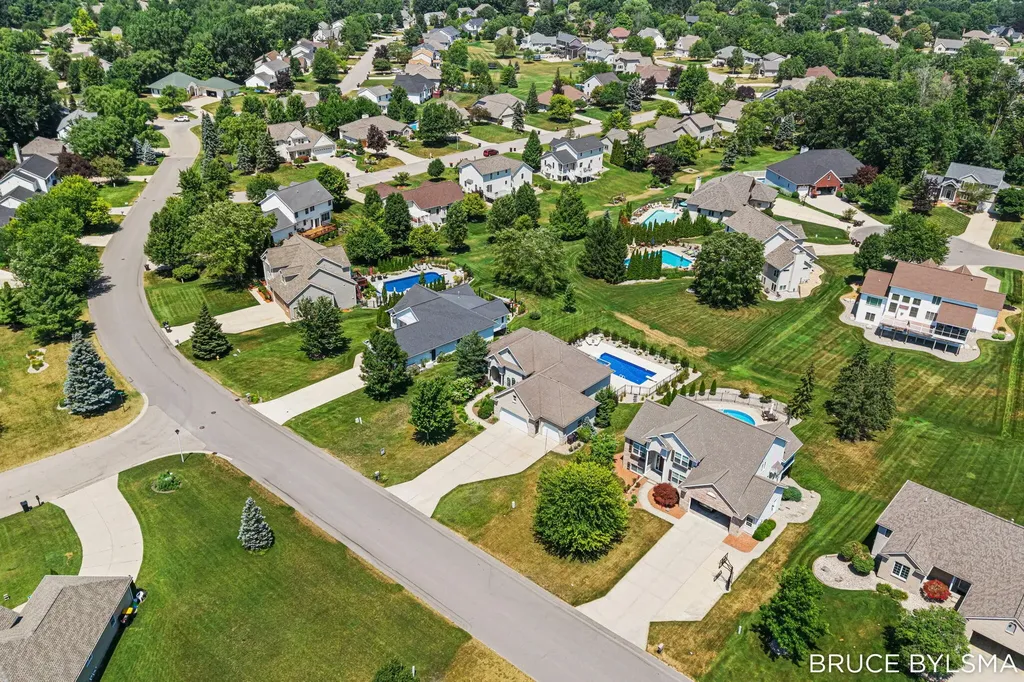 6100 Sunningdale Drive Georgetown Charter Township MI 49426