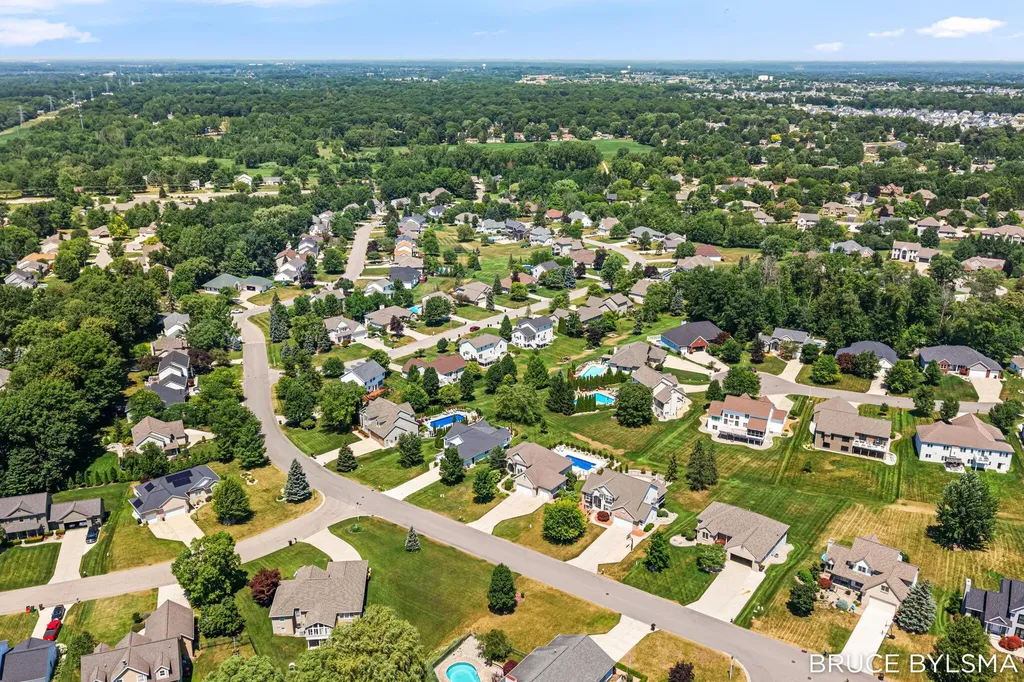 6100 Sunningdale Drive Georgetown Charter Township MI 49426