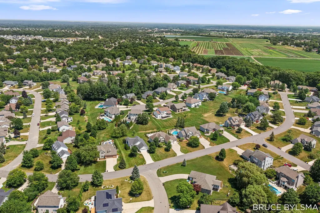 6100 Sunningdale Drive Georgetown Charter Township MI 49426
