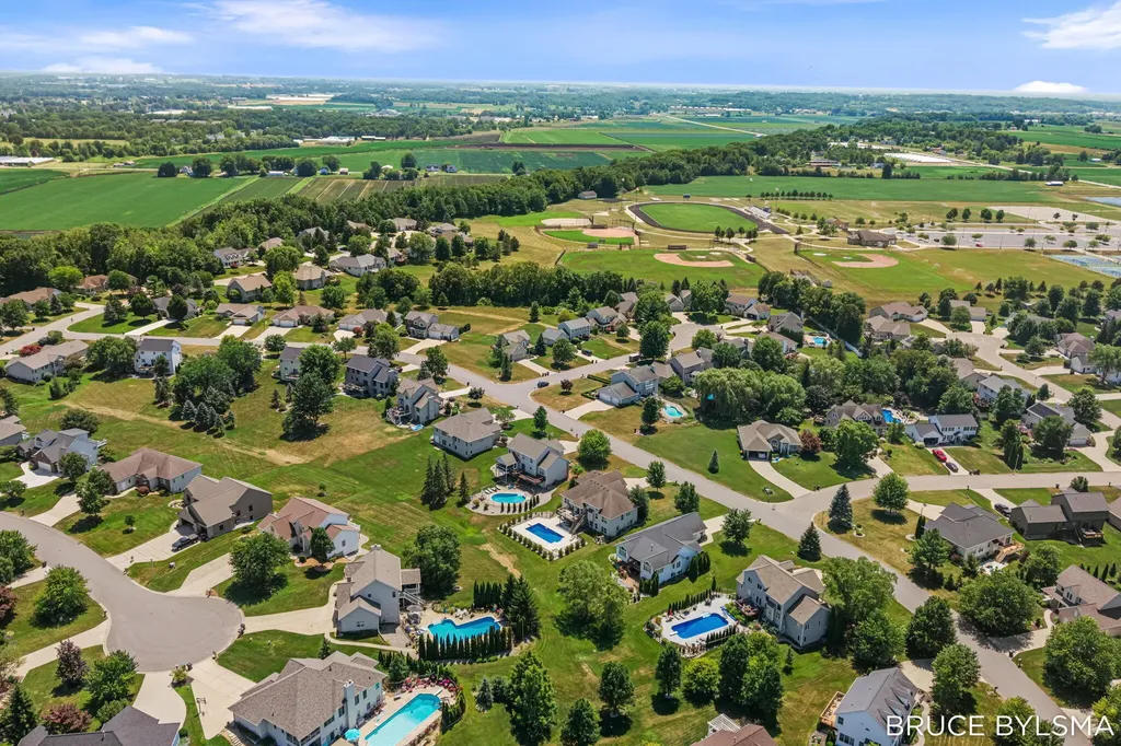 6100 Sunningdale Drive Georgetown Charter Township MI 49426