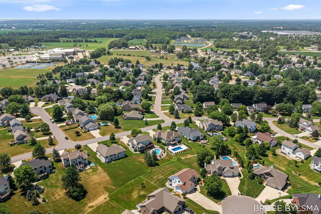 6100 Sunningdale Drive Georgetown Charter Township MI 49426