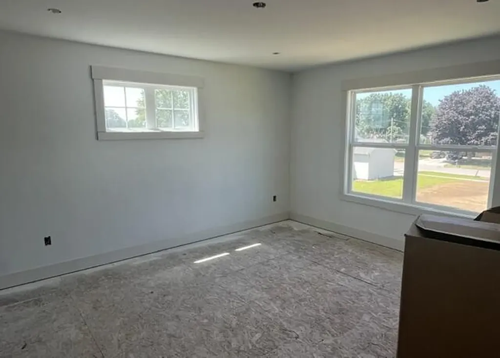 671 Waterford Village Drive NW Walker City MI 49534