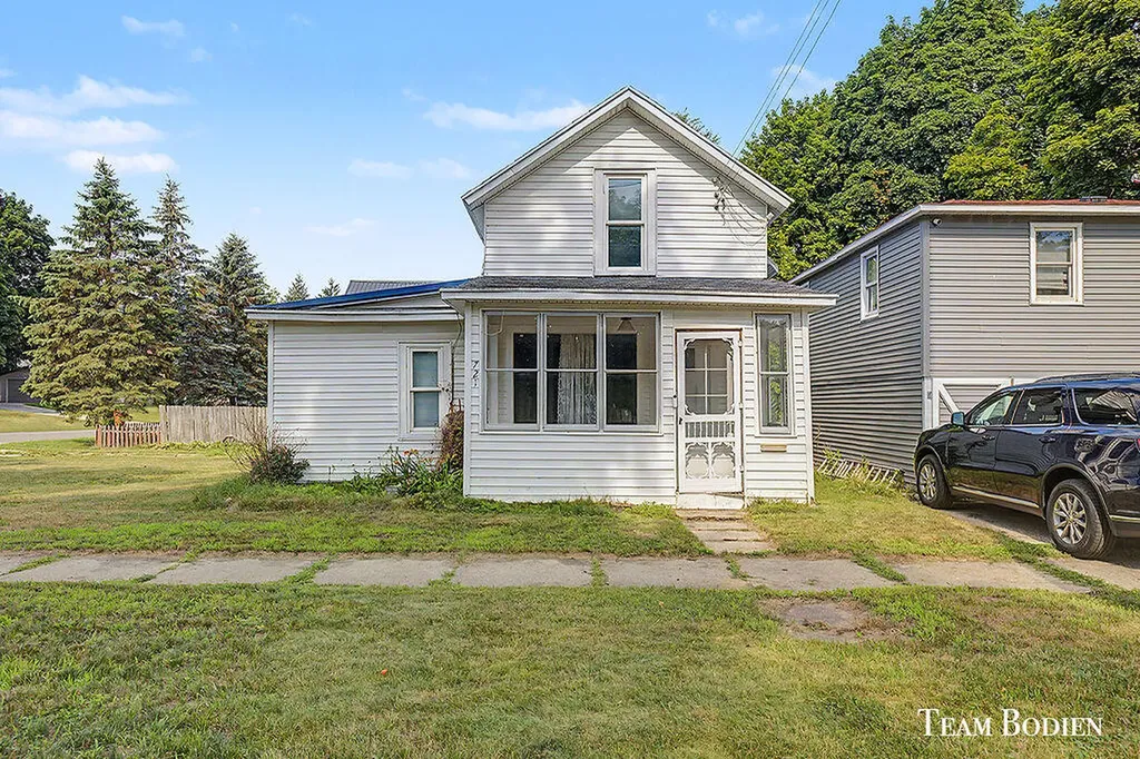 721 Pearl Street Belding City MI 48809
