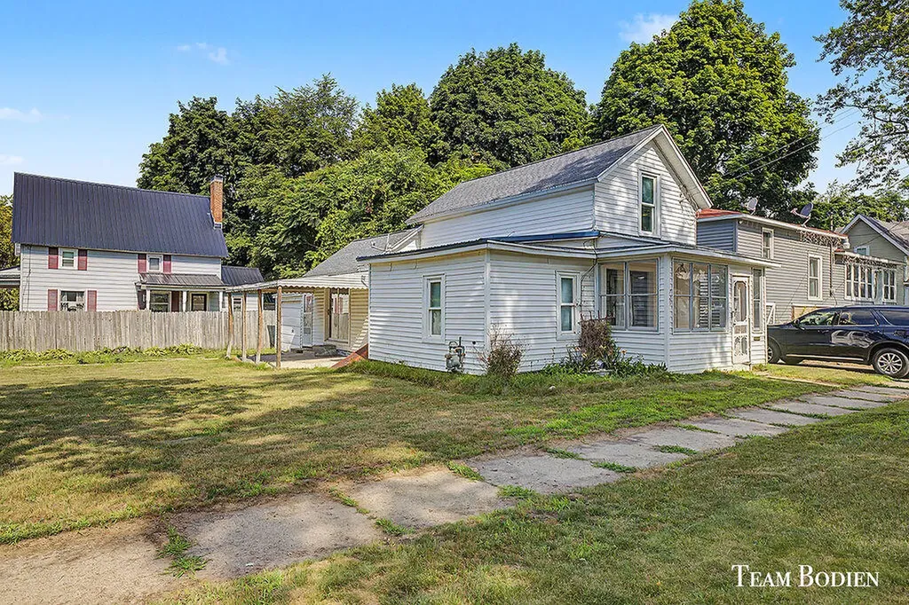 721 Pearl Street Belding City MI 48809