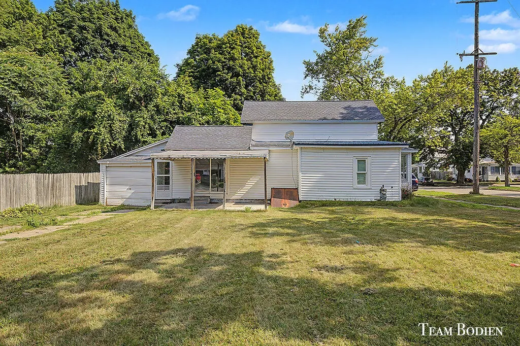 721 Pearl Street Belding City MI 48809