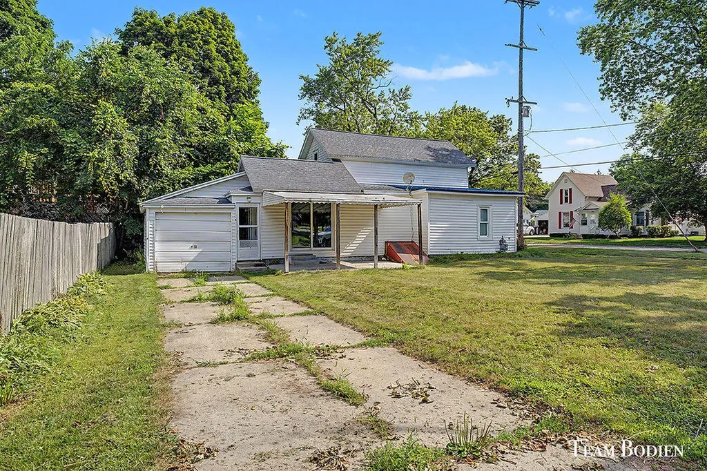 721 Pearl Street Belding City MI 48809