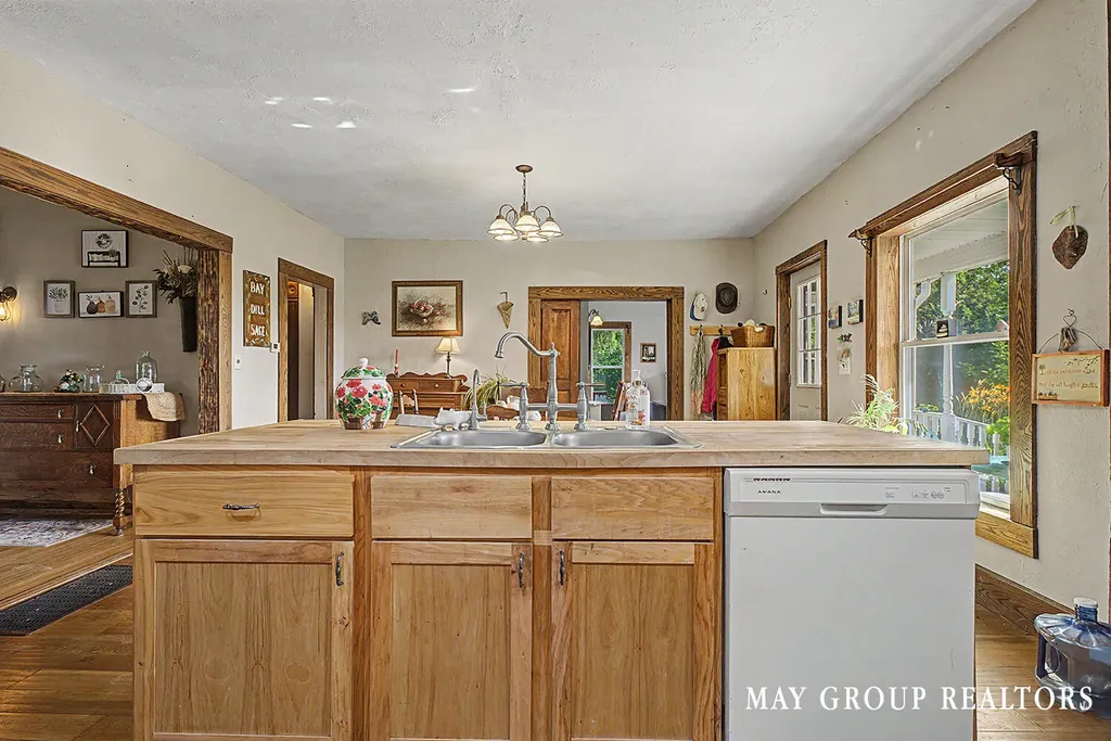 7572 Collins Road Unknown City MI 48834