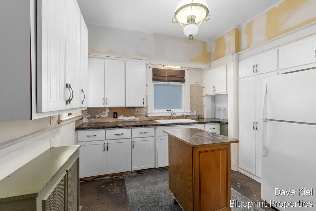 643 Lake Drive SE Grand Rapids City MI 49503