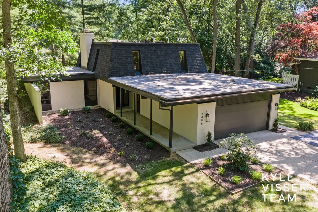 7496 Leyton Drive SE Cascade Charter Township MI 49301