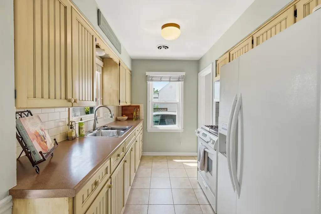 246 Alten Avenue NE Grand Rapids City MI 49503