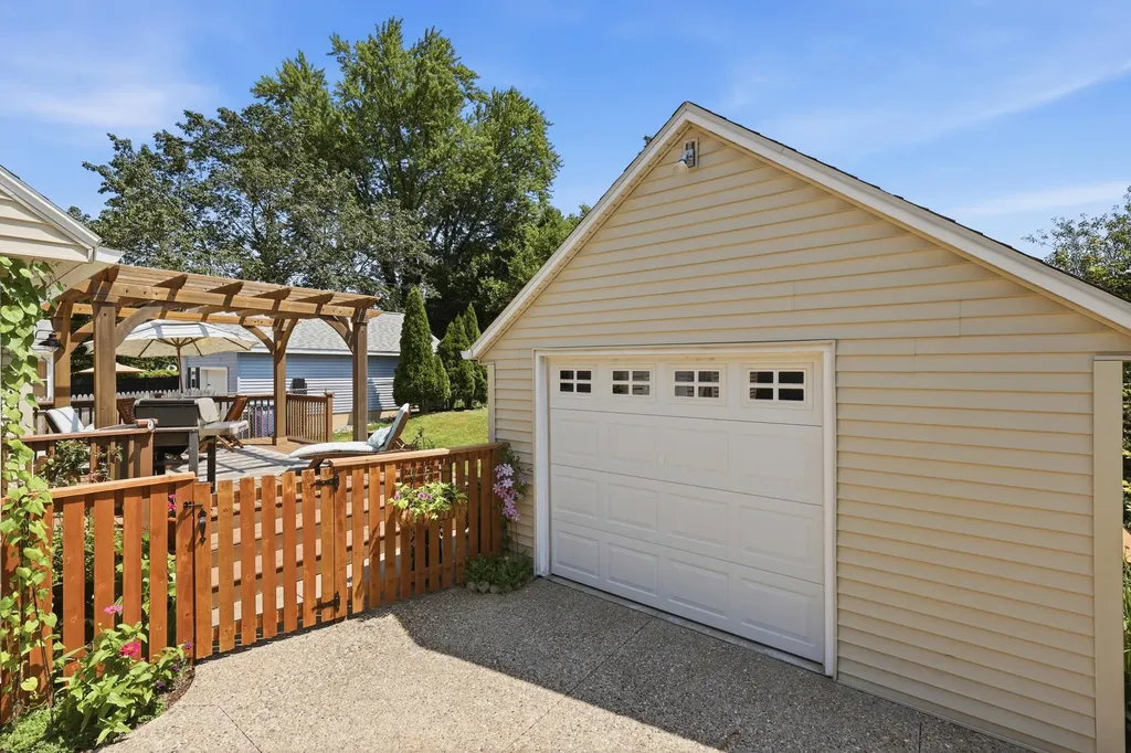 246 Alten Avenue NE Grand Rapids City MI 49503