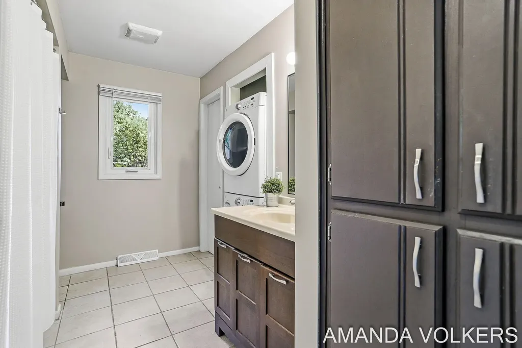 3910 Honeybrook Avenue SW Grandville City MI 49418