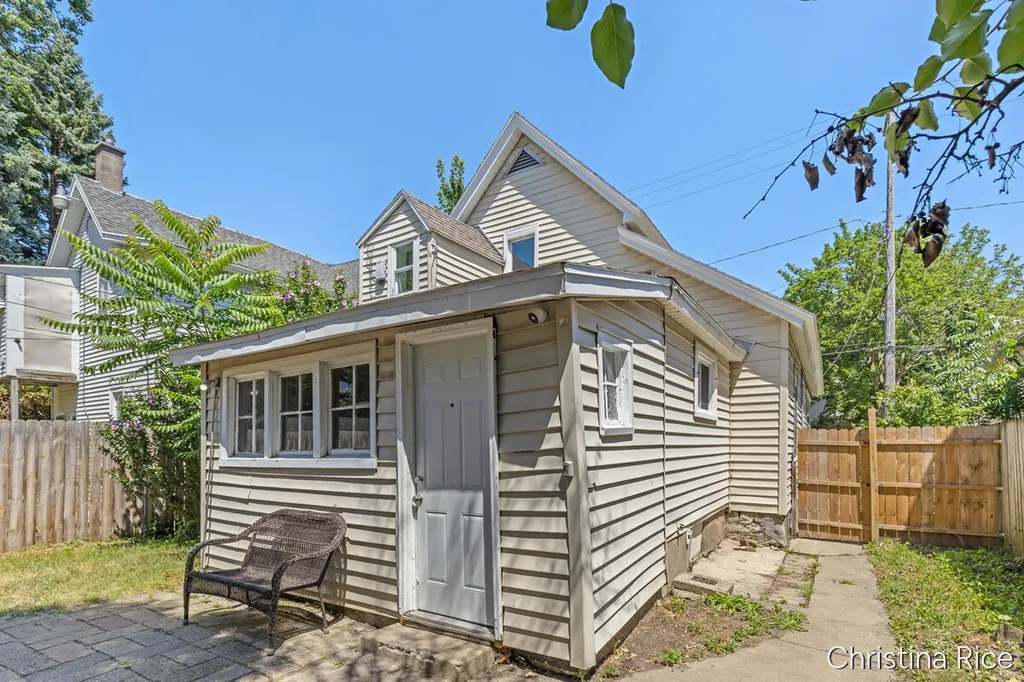 927 Davis Avenue NW Grand Rapids City MI 49504