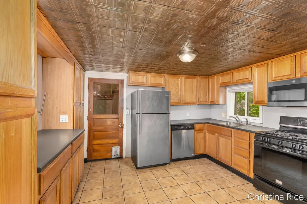 927 Davis Avenue NW Grand Rapids City MI 49504