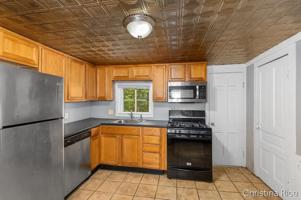 927 Davis Avenue NW Grand Rapids City MI 49504